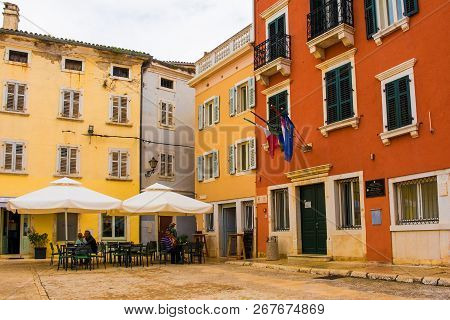 Vrsar, Croatia - September 3rd 2018. Customers Sit Outside A Cafe Bar In A Square In The Small Croat