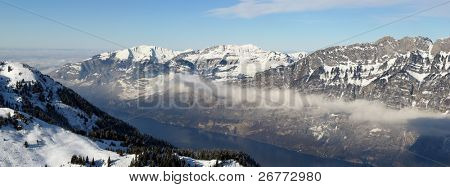 Wallensee lake (St. Gallen, Zwitserland)