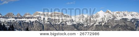 Vista panoramica della catena montuosa Churfirsten