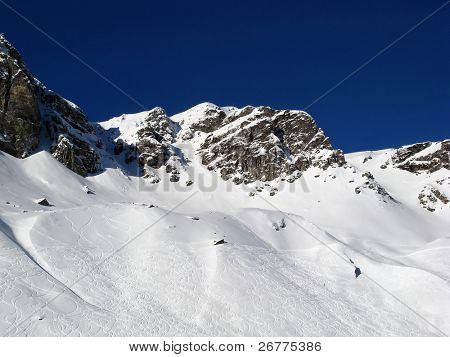 Stoku w ośrodku narciarskim Scuol. Szwajcaria