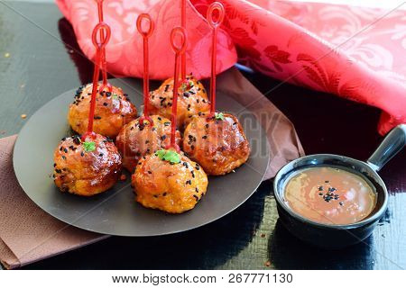 Spicy Chicken Balls In Sweet Chilly Glazur