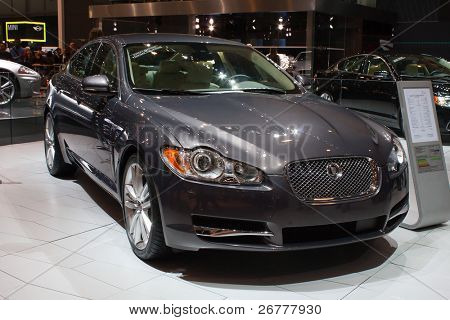 Genewa - marca 7:Jaguar XF na wyświetlaczu w 79 International Motor Show Palexpo-Genewa na 7 marca