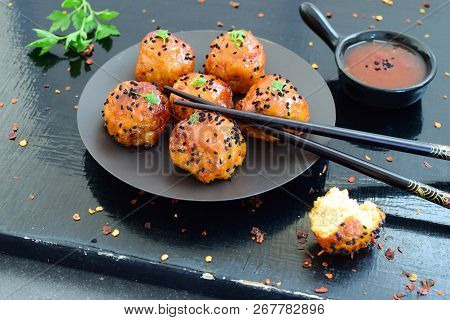 Spicy Chicken Balls In Sweet Chilly Glazur