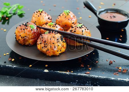 Spicy Chicken Balls In Sweet Chilly Glazur