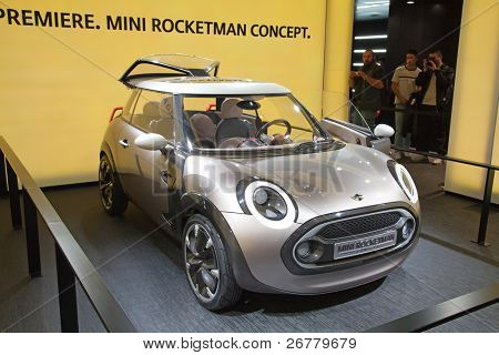 Genf - március 8: A MINI ROCKETMAN koncepció autó jelenik meg a 81 International Motor Show Pál