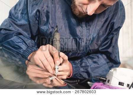 Close Up Car Glaze Worker Fixing And Repairing A Windshield Or Windshield Of A Car At A Garage Servi