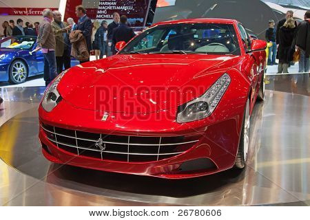 Genève - 8 marts: Den nye Ferrari FF udstillet på 81 International Motor Show Palexpo-Genève 