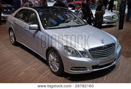 Genebra - 8 de março: O Mercedes-Benz E350 em exposição na 81 International Motor Show Palexpo-Gen