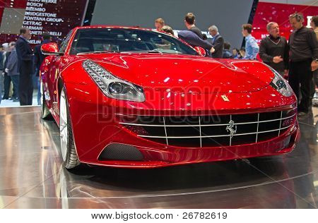Genève - 8 marts: The Ferrari FF udstillet på 81 International Motor Show Palexpo-Genève på M