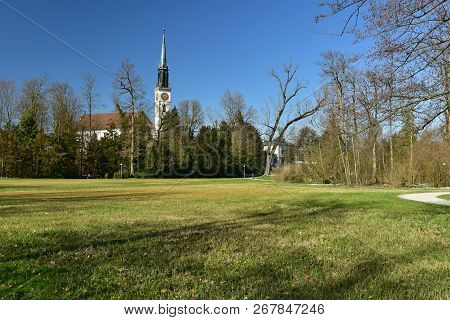 Villette-park In The Town Of Cham On A Spring Sunny Day. View Of The Saint Jacob Church. Cham, Canto