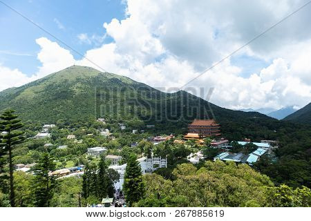 Hong Kong Ngong Ping July 26 Th 2018 : Long Distance Cable Car Across The Mountain In Hongkong, Ngon