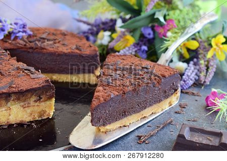 No Bake Cake, Biscuit Base With Cocolate Ganash