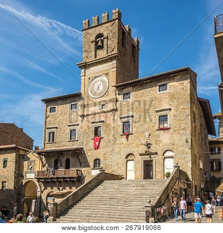Cortona,italy - September 20,2018 - View At The Place Of Republica With City Hall In Cortona. Corton