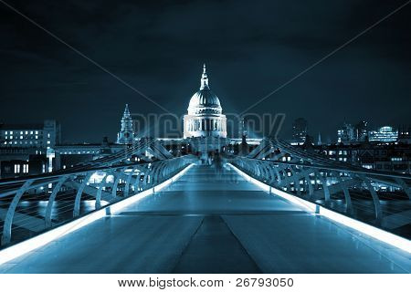 Katedrála svatého Pavla a Milennium most London