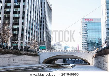 Seoul, Korea - February 17,2018: Cheonggyecheon Stream Park Flowing Through Seoul City Surrounded By
