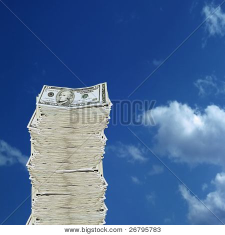 konzeptionelle Bild von 10 Dollar-Schein auf blauer Himmel Hintergrund