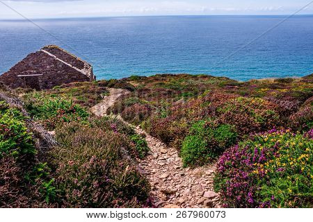 Stamps And Wheel Engine House Ruins Wheal Coates Mine On Cliffs Near St. Agnes,  Cornwall, Uk
