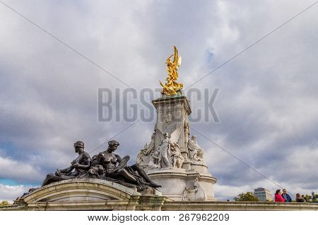 London. November 2018. A View Of The Queeen Victoria Memorial At Buckingham Palace In London.