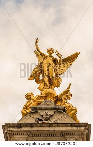 London. November 2018. A View Of The Golden Winged Statue On The Queeen Victoria Memorial At Bucking