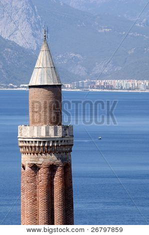 zblízka střílel Yivli minaret v Antalya, Turecko