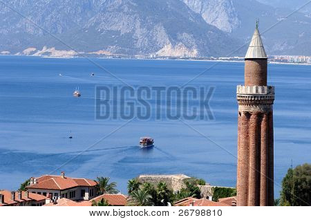 zblízka střílel Yivli minaret v Antalya, Turecko