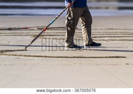 Creating A Labyrinth In The Sand