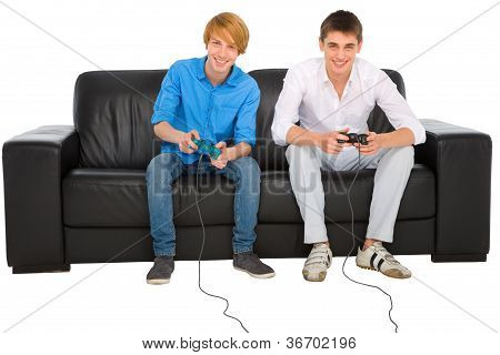 Teenagere leger med Playstation