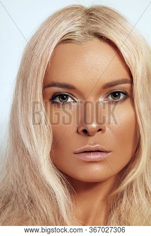 Beautiful Tanned Skin Woman. Sunburnt Girl Face With Natural Bronzed Make-up. Boho Beauty. Sexy Summ