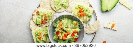 Healthy Gluten Free Snacks. Oatcakes And Sea Salt Crackers With Avocado And Bell Pepper Mash. Ideal 