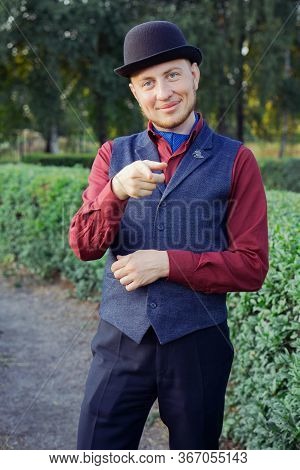 Victorian Steampunk Retro Adwenturer Sly Guy In Bowler Hat