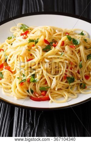 Naples Traditional Aglio E Olio Spaghetti Close-up In A Plate. Vertical