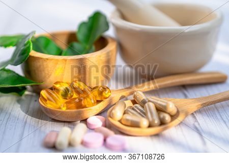 Alternative Medicine Herbal Organic Capsule With Vitamin E Omega 3 Fish Oil, Mineral, Drug With Herb