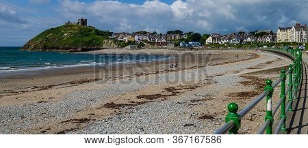 Criccieth, North Wales, Uk: Jun 3, 2017: A Scenic View Of Criccieth Castle Which Sits On  A Headland
