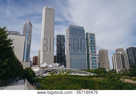 Chicago, Usa - September 24, 2015: Public Bp Walkway In Millenium Park. Millenium Park Is One Of The