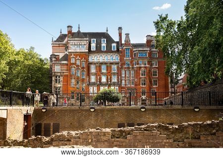 London, Uk - August 8, 2019 - Millbank, House Of Lords And Unidentified Travelling Tourists.