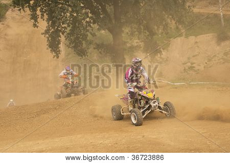 To ryttere i en Quad Race