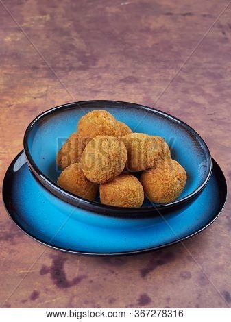 Stuffed And Fried Ascolana Olives (olive All'ascolana), A Dish Originating Circa 1800 In Ascoli Pice