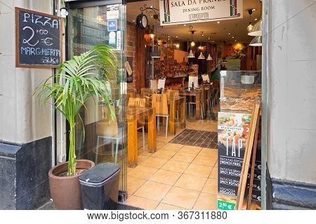 Barcelona, Spain - May 15, 2017: Entrance To The Pizzeria Sala Da Pranzo In Center Of Barcelona.