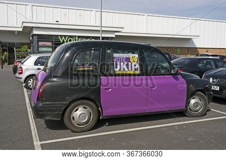 Weston-super-mare, Uk - April 17, 2015: A Taxi Painted In Ukip Colours And Displaying Campaign Mater