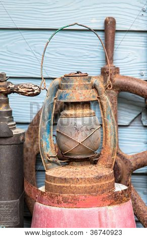 Gammal lampa, orkanen lampa