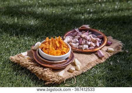 Crispy Garlic Chip For Appetizers. Chopped Garlic, Cooked In Oil Until Crispy, Crunchy, And Golden B