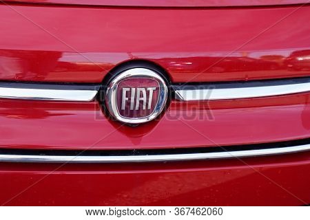 Bordeaux , Aquitaine / France - 12 04 2019 : Front Fiat 500 Car Logo Fabbrica Italiana Automobili To