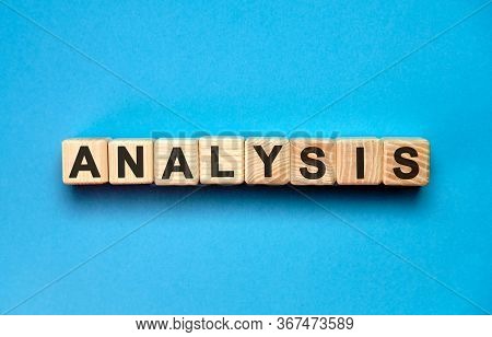 Analisis Websites - Concept Text On A Monochrome Blue Background