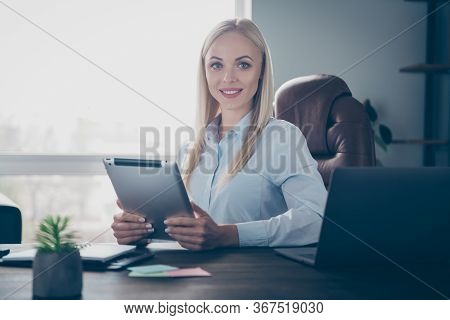 Photo Of Beautiful Business Lady Notebook Table Read Corporate Report E-reader Tablet Recruiter Sear