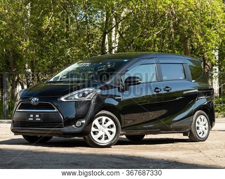 Novosibirsk/ Russia - May 03 2020: Black Toyota Sienta,  Front View.  Modern  Minivan Made In Japan 