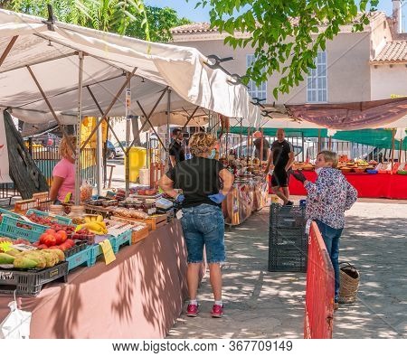 Sineu, Balearic Islands/spain; May/20/2020: Fruit And Vegetable Stall At The Traditional Street Mark