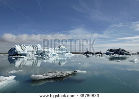 Buzullar Jokulsarlon buz Lagoon içinde.