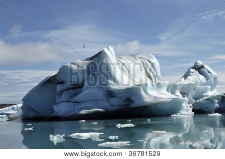 Buzullar Jokulsarlon buz Lagoon içinde.