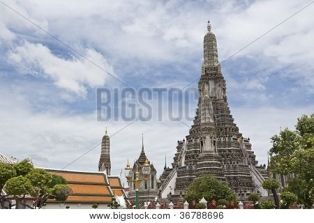 pha prang wat a-roon in bangkok thailand