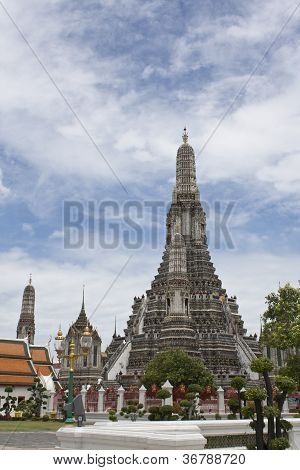 pha prang wat a-roon in bangkok thailand
